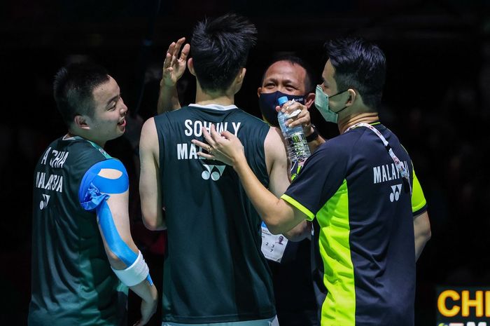 Rexy Mainaky bersama Aaron Chia/Soh Wooi Yik pada pertandingan final Kejuaraan Dunia 2022, Minggu (28/8/2022)