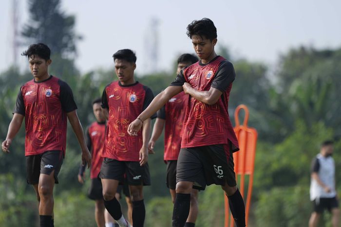 Figo Denis saat menjalani sesi latihan dengan Persija Jakarta.