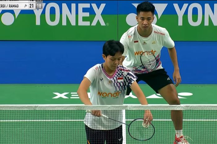 Aksi ganda campuran Indonesia, Dejan Ferdinansyah/Siti Fadia Silva Ramadhanti pada babak pertama India Open 2025 di Indira Sports Complex, New Delhi, India, Rabu (15/1/2025).