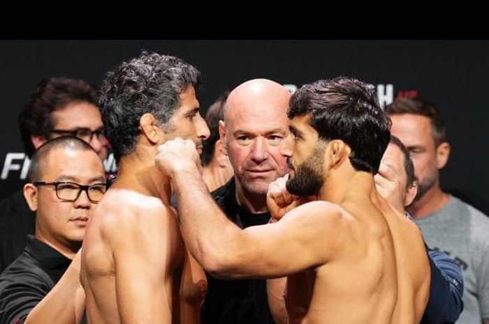 Dua petarung kelas ringan, Beneil Dariush (kiri) vs Arman Tsarukyan (kanan) pada final face-off jelang UFC Austin, Sabtu (2/12/2023) di Austin, Amerika Serikat