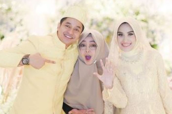 Pernikahannya yang terganjal restu lancar berkat Rina Gunawan, Adly Fairuz dan Angbeen Rishi sampaikan duka mendalam.