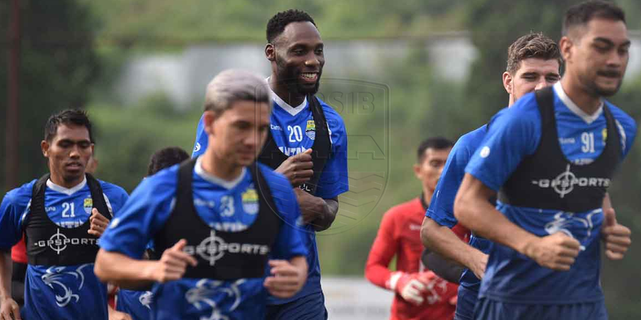 Latihan Mandiri Persib Bandung: Robert Puas, tetapi Ada Masalah yang Muncul