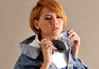 Intip yuk Pesona Evelin Nada Anjani dengan Balutan Hijab, Cantik nan Anggun!