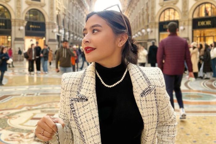 Prilly Latuconsina tak mengajak kedua orang tuanya berlibur keliling negara di Eropa. Tempat solat jadi alasan.