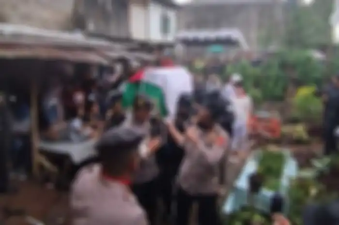 Prosesi pemakaman Aipda Sofyan di menuju pemakaman Sukahaji, Kota Bandung, Rabu (7/12/2022).