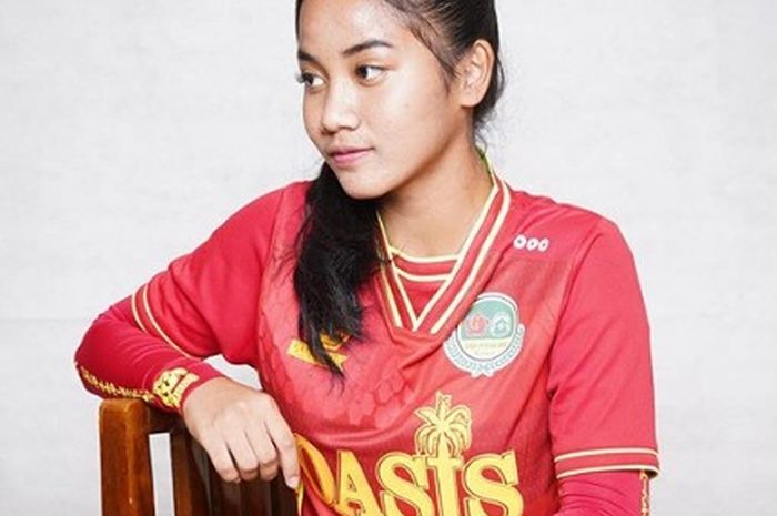 Safira Ika Putri merupakan pesepakbola putri yang memperkuat Tira Persikabo di Liga 1 Putri 2019 lalu.