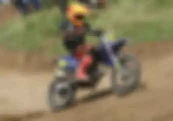 Mantap.. Meski Bermasalah, Pembalap Junior Bisa Pecundangi Pembalap Senior di Grasstrack Magelang
