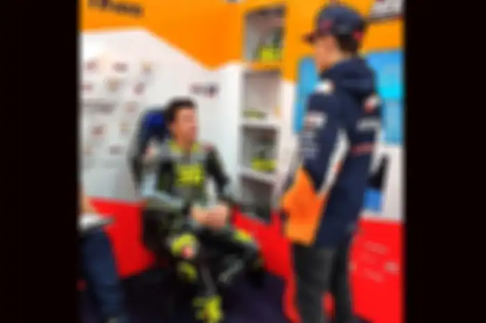 Joan Mir (kiri) jadi rekan setim Marc Marquez (kanan) yang ke-5 di skuat Repsol Honda Team, bawa hoki juara dunia MotoGP?