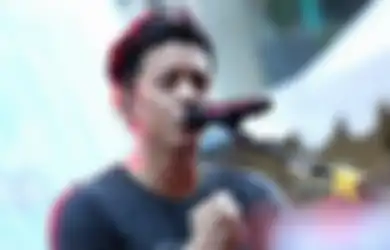 Tak Kalah dari Putranya yang Digilai Banyak Wanita, Ibunda Ariel Noah Juga Punya Paras Mempesona, Terlihat Awet Muda Meski Sudah Berusia Senja