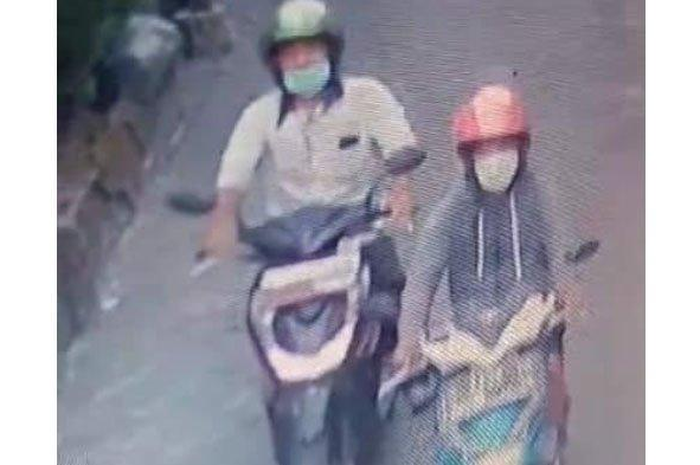 Bikin heran, maling motor di Surabaya stut motor Honda BeAT curiannya di jalan ramai, tapi tak ada yang sadar.