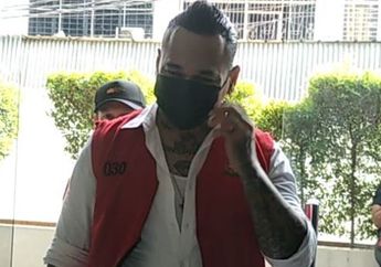 'Main Catur Saja Tiap Malam' Ucap Jerinx Santai Jelang Sidang Tuntutan Dugaan Pengancaman Terhadap Adam Deni