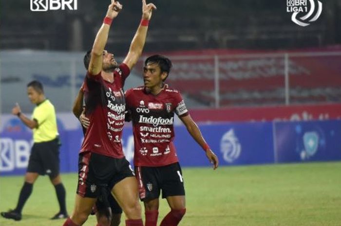 Ilija Spasojevic saat membawa menang Bali United menang 1-0 atas PSS Sleman setelah memanfaatkan blunder fatal kiper PSS Sleman, dalam laga pekan ke-25 Liga 1 2021-2022, di Stadion I Gusti Ngurah Rai, Denpasar, Bali, Rabu (16/2/2022).