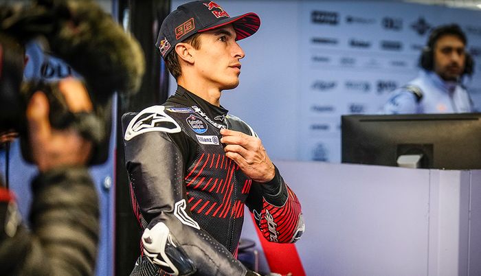 Pembalap Gresini, Marc Marquez, saat tampil dalam tes pasca-musim MotoGP di Sirkuit Ricardo, Tormo, Valencia, Spanyol, 28 November 2023. 