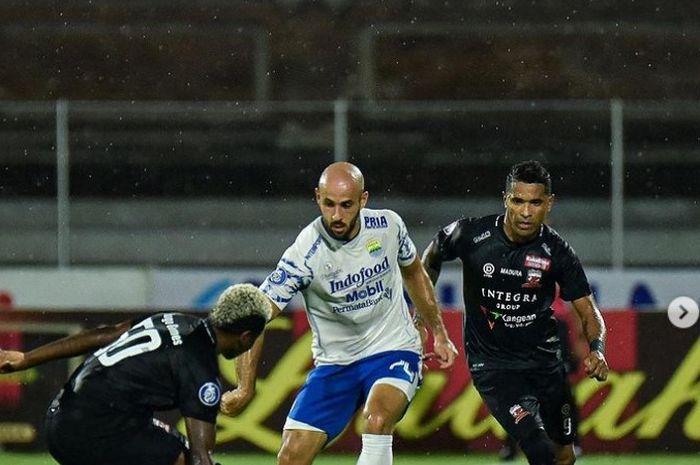 Susana pertandingan Persib Bandung vs Madura United pada laga pekan ke-31 di Stadion I Gusti Ngurah Rai, Denpasar.