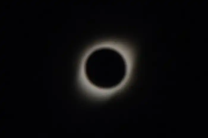 Foto gerhana matahari yang diambil menggunakan kamera Nubia Z20
