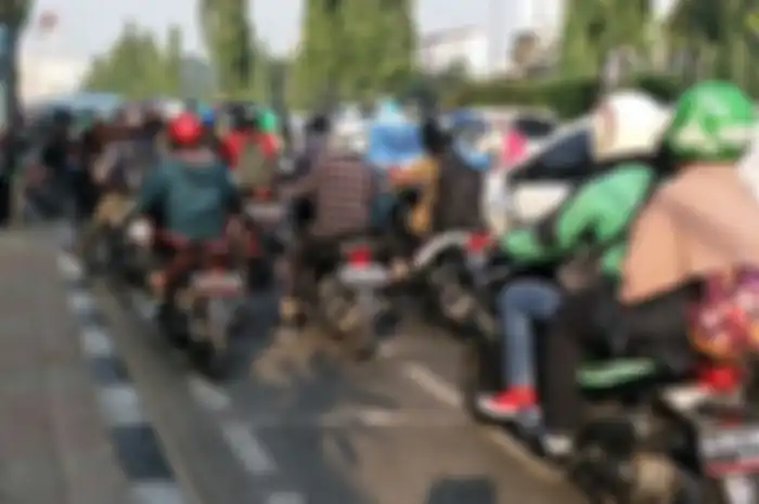 Ilustrasi banyak pengendara yang bingung liat kotak kuning di perempatan jalan