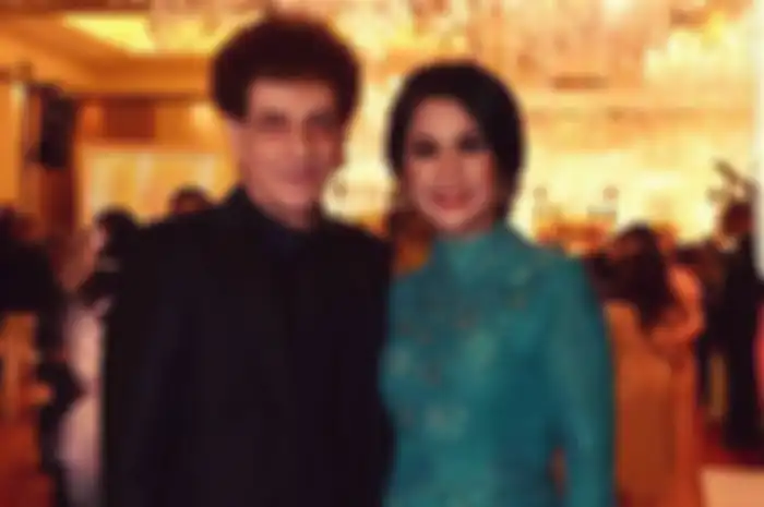 Ahmad Albar dan Dewi sang istri