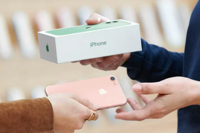 Ilustrasi tukar tambah atau trade in iPhone 