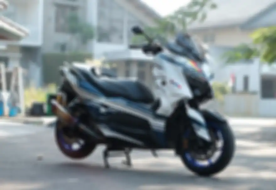 Modifikasi motor Yamaha XMAX dengan motif kardus helm Arai