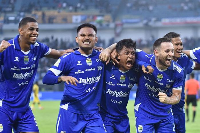Saddil Ramdani (kedua dari kiri) saat merayakan seleberasi gol Persib Bandung, Sabtu (9/8/2025).