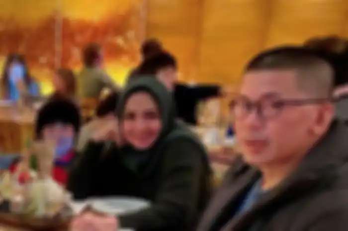 Rieta Amilia dan suaminya