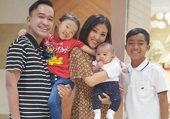 Betrand Peto Minum ASI Sarwendah, Ruben Onsu Ungkap Alasan Haru di Baliknya