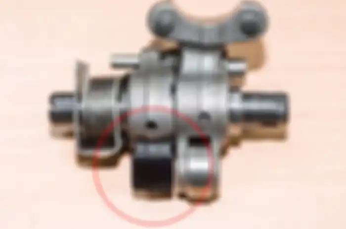 Aplikasi DLC pada rocker arm Yamaha V-Ixion R, tak perlu roller, sudah lebih minim friksi
