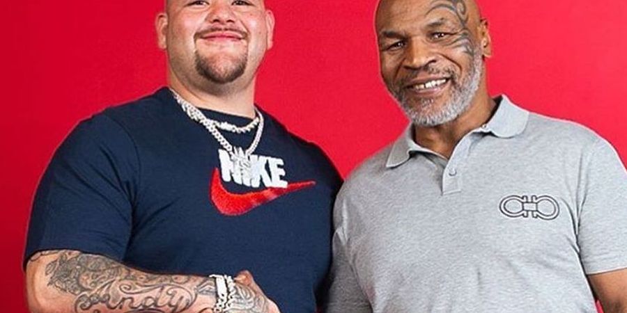VIDEO - Latihan Terbaru Mike Tyson, Kombo Mengerikan Si Leher Beton