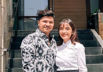 Innalillahi, Chelsea Olivia Terbaring Lemah di Ranjang hingga Disuapi Anaknya, Begini Kondisi Istri Glenn Alinskie Sekarang!