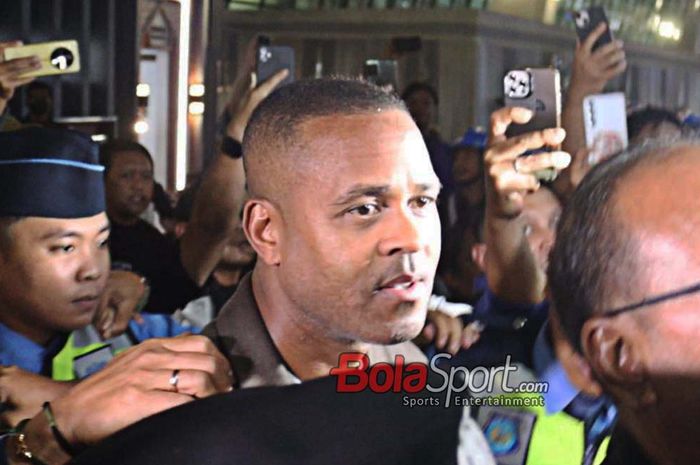 Pelatih baru timnas Indonesia, Patrick Kluivert, saat tiba di Bandara Soekarno Hatta, Tangerang, Banten, 11 Januari 2025.