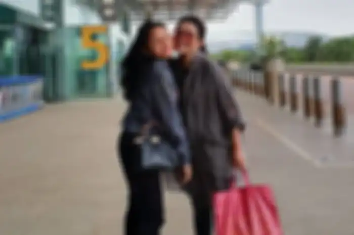 Mayangsari  dan sang anak 