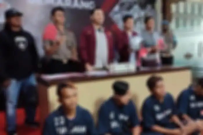 Para pelaku pengroyokan terhadap pemotor berhasil diamankan kepolisian setempat.