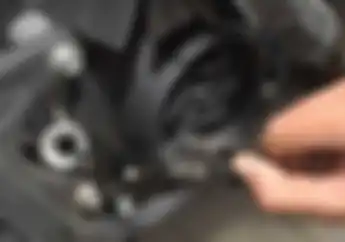 Ini Bahayanya Mengisi Oli Motor Kebanyakan