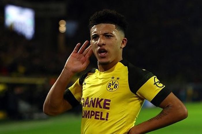 Pemain sayap Borussia Dortmund, Jadon Sancho, sempat menjadi incaran Liverpool tetapi niat mereka terhalang oleh Manchester City yang melepasnya ke Dortmund.