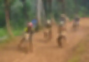 Wuih! Ada Neng Geulis Rela Main Kotor-kotoran di Grasstrack Ciamis