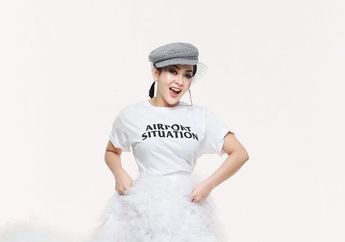 Foto Bareng Bos Mustika Ratu, Syahrini Tampil Modis Pakai Cardigan Branded Harga 35 Juta Rupiah!