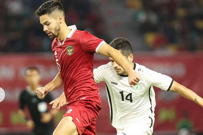 Pemain naturalisasi Sandy Walsh saat menjalani debut pertamanya di timnas Indonesia dalam laga melawan Turkmenistan pada FIFA Matchday di Stadion Gelora Bung Tomo, Surabaya, Jumat (8/9/2023).