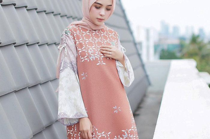 Model tunik lebaran manis ala Hamidah Rachmayanti