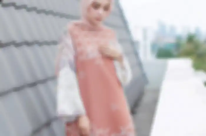 Model tunik lebaran manis ala Hamidah Rachmayanti