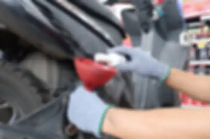 Servis motor di Planet Ban