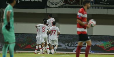Oknum Suporter Persis Solo Dituding Nekat Away ke Madura dan Bikin Rusuh: Provokatif Sampai Lempar Botol!