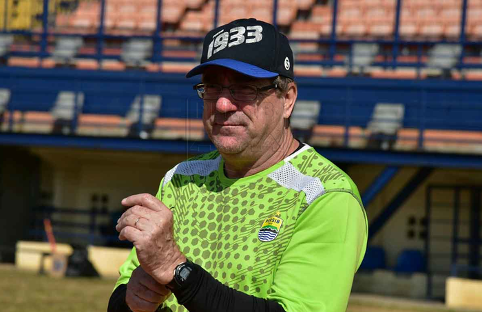 Pelatih Persib Bandung, Robert Rene Alberts.