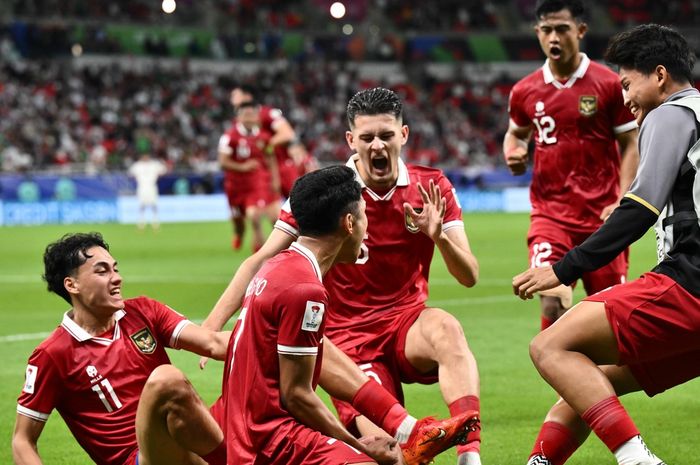 Sejumlah pemain Timnas Indonesia merayakan gol yang dilesakkan oleh Marselino Ferdinan.