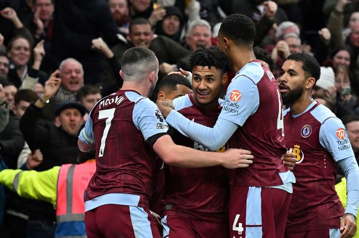 Pemain Aston Villa merayakan gol Ollie Watkins dalam lanjutan Liga Inggris di Tottenham Hotspur Stadium (26/11/2023) yang membawa pasukan Unai Emery ke 4 besar klasemen untuk kali pertama sejak 2009.