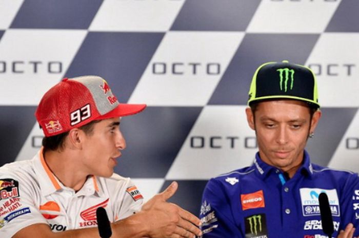 Marc Marquez (kiri) dan Valentino Rossi (kanan).