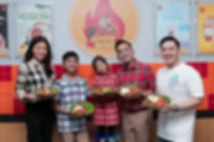 Viral curhatan mantan karyawan Geprek Bensu mengaku belum terima gaji.