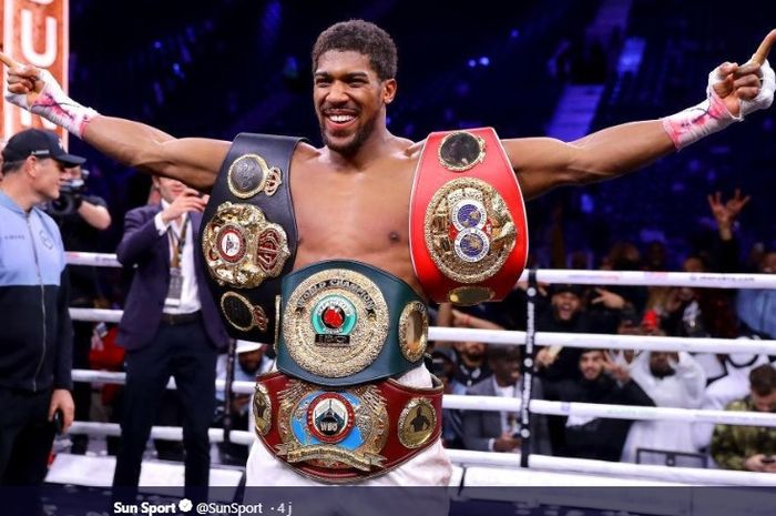 Petinju, Anthony Joshua berhasil merebut kembali gelar IBO, IBF, WBA, WBO dalam pertarungan ulang melawan Andy Ruiz Jr di Diriyah Arena, Arab Saudi, Minggu (8/12/2019)