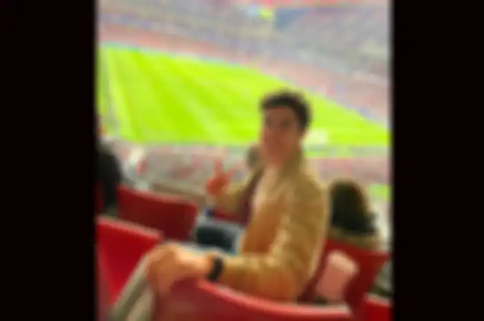 Penampakan Marc Marquez di stadion Atletico Madrid saat perempat final Liga Champions Eropa 2022, gak lagi dukung FC Barcelon?