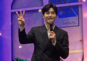 Gelar Fan Meeting di Jakarta, Kim Seon Ho Ditantang Main Lato-lato dan Flip Bottle