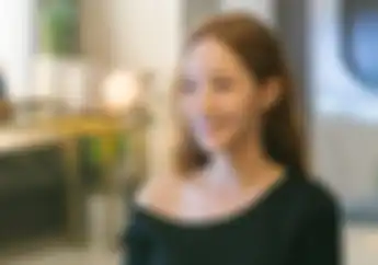 Artis Park Min Young Dibilang Pacaran dengan Orang Kaya, Tampil Cantik Saat Naik Motor Ini